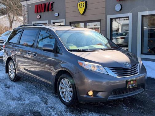 2017 Toyota Sienna XLE Premium