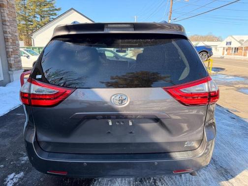 2017 Toyota Sienna XLE Premium