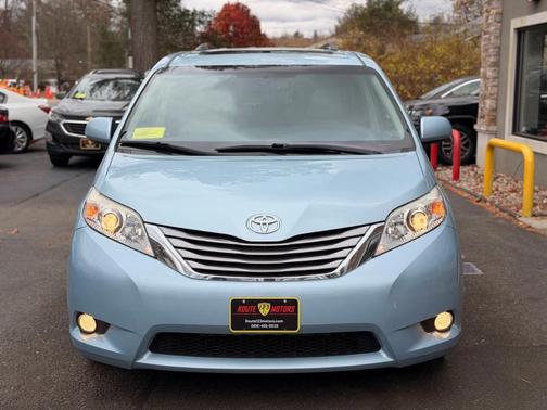 2017 Toyota Sienna XLE Premium