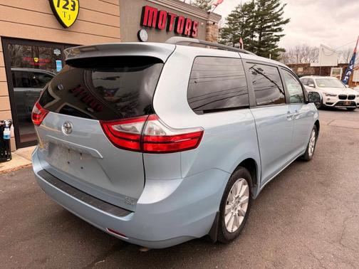 2017 Toyota Sienna XLE Premium