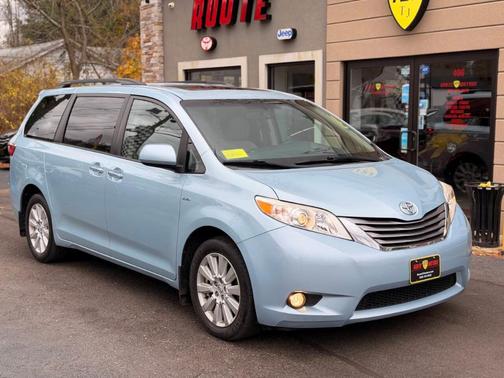 2017 Toyota Sienna XLE Premium