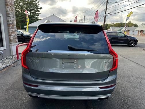 2016 Volvo XC90 T6 Momentum