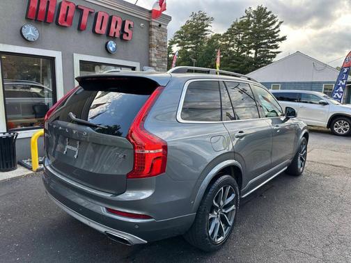 2016 Volvo XC90 T6 Momentum
