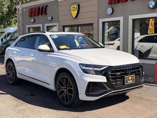 Glacier White Metallic 2021 Audi Q8 55 Premium Plus