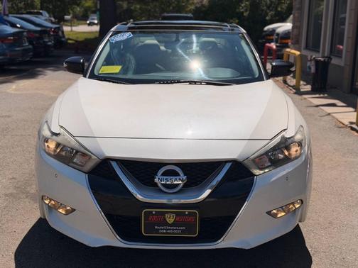 White 2017 Nissan Maxima 3.5 SL