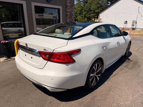 White 2017 Nissan Maxima 3.5 SL