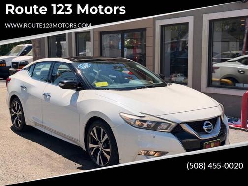 White 2017 Nissan Maxima 3.5 SL