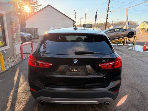 Black Sapphire Metallic 2018 BMW X1 xDrive28i