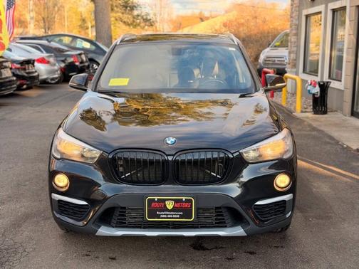 Black Sapphire Metallic 2018 BMW X1 xDrive28i