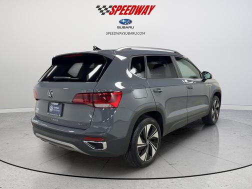Pure Gray 2023 Volkswagen Taos 1.5T SE
