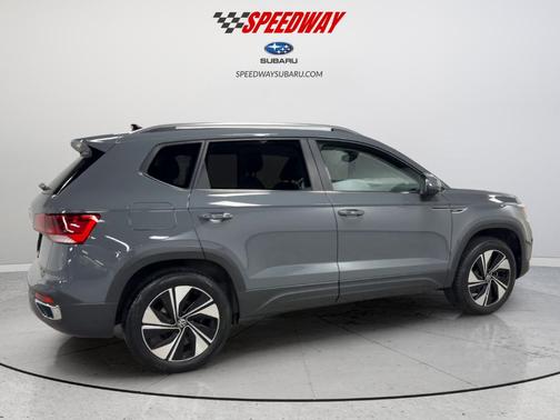 Pure Gray 2023 Volkswagen Taos 1.5T SE