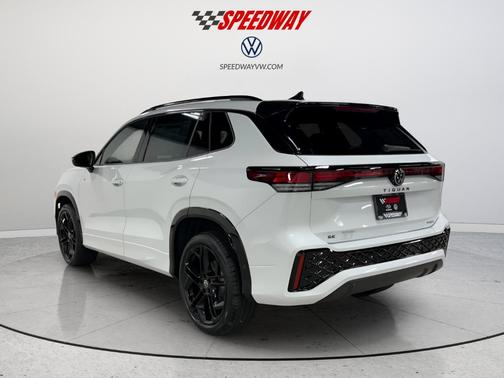 2025 Volkswagen Tiguan 2.0T SE R-Line Black