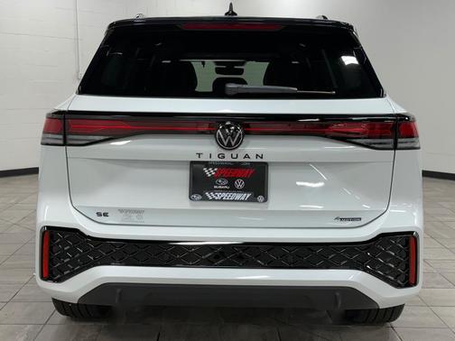 2025 Volkswagen Tiguan 2.0T SE R-Line Black
