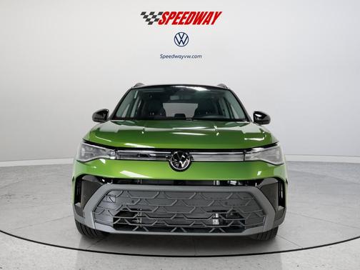 2025 Volkswagen Taos 1.5T SE Black