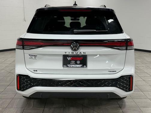 2025 Volkswagen Tiguan 2.0T SE R-Line Black