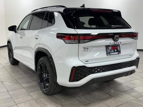 2025 Volkswagen Tiguan 2.0T SE R-Line Black