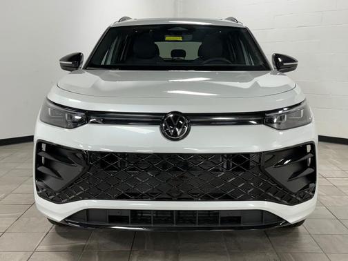 2025 Volkswagen Tiguan 2.0T SE R-Line Black