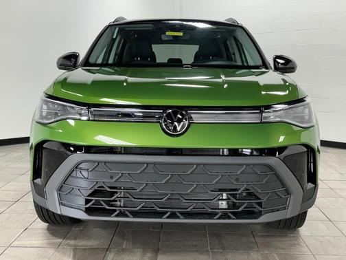 2025 Volkswagen Taos 1.5T SE Black