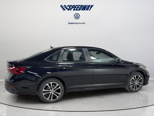 Deep Black Pearl Effect 2026 Volkswagen Jetta 1.5T Sport