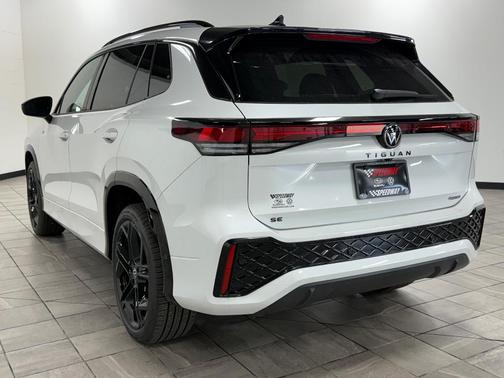 2025 Volkswagen Tiguan 2.0T SE R-Line Black