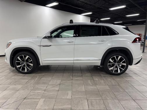 2025 Volkswagen Tiguan 2.0T SE R-Line Black
