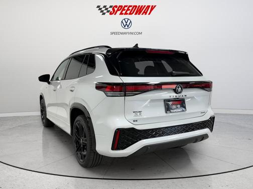2025 Volkswagen Tiguan 2.0T SE R-Line Black