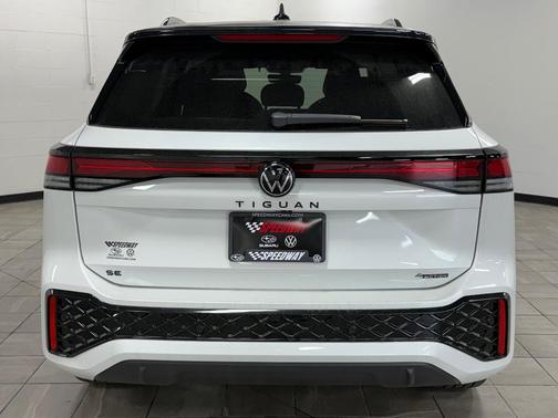 2025 Volkswagen Tiguan 2.0T SE R-Line Black