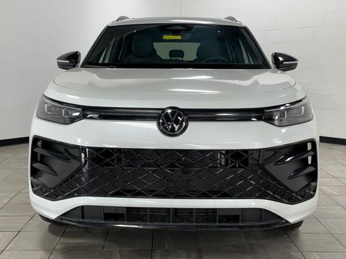2025 Volkswagen Tiguan 2.0T SE R-Line Black