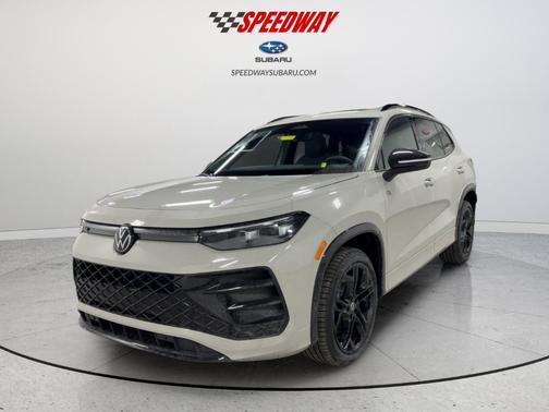 Sandstone 2026 Volkswagen Tiguan 2.0T SE R-Line Black