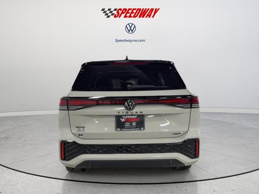 Sandstone 2026 Volkswagen Tiguan 2.0T SE R-Line Black