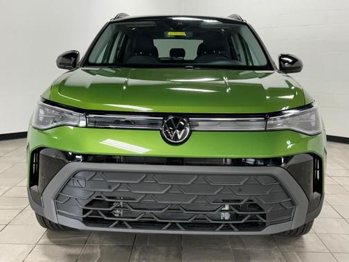2025 Volkswagen Taos 1.5T SE Black