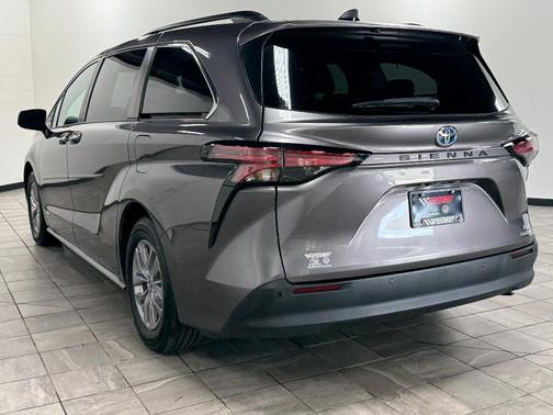 2021 Toyota Sienna XLE