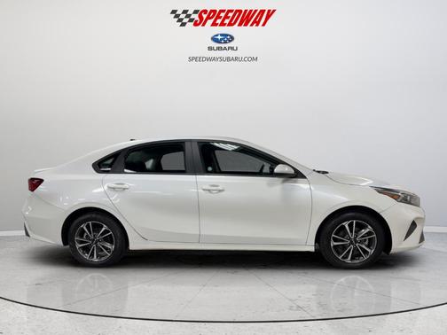 Snow White Pearl 2024 Kia Forte LXS