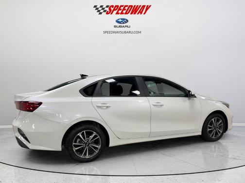 Snow White Pearl 2024 Kia Forte LXS