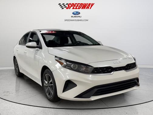 Snow White Pearl 2024 Kia Forte LXS