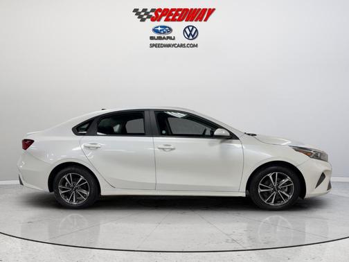 Snow White Pearl 2024 Kia Forte LXS