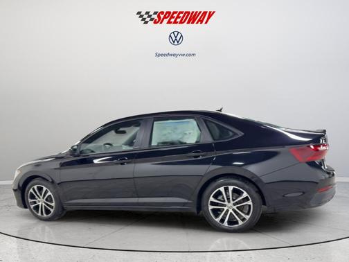 Deep Black Pearl Effect 2026 Volkswagen Jetta 1.5T Sport