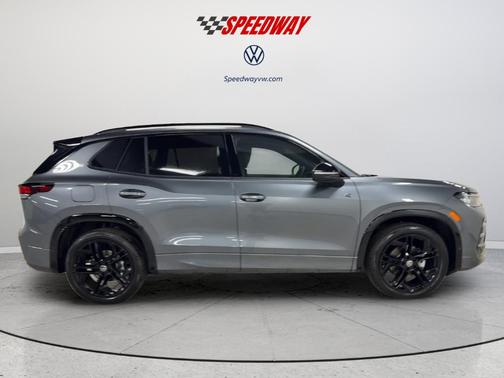 Platinum Gray Metallic 2026 Volkswagen Tiguan 2.0T SE R-Line Black