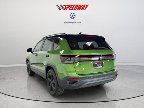 2025 Volkswagen Taos 1.5T SE Black