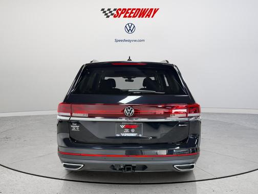 Deep Black Pearl Effect 2026 Volkswagen Atlas 2.0T SE w/Technology