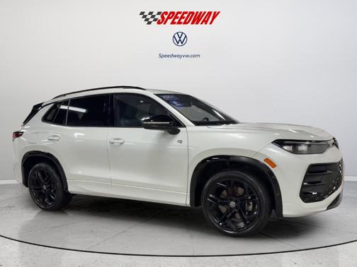 Opal White Pearl Effect 2025 Volkswagen Tiguan 2.0T SE R-Line Black