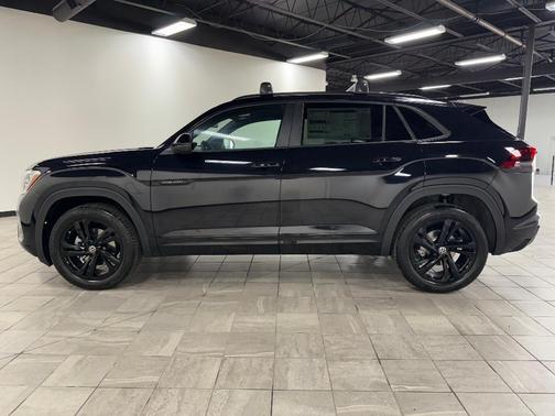 2026 Volkswagen Atlas Cross Sport 2.0T SEL R-Line Black