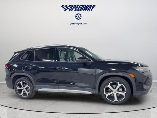 Deep Black Pearl Effect 2026 Volkswagen Tiguan 2.0T SE