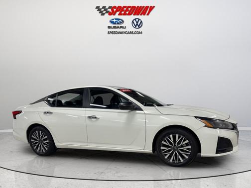 Glacier White 2025 Nissan Altima SV