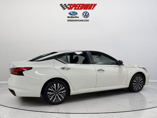 Glacier White 2025 Nissan Altima SV