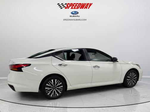 Glacier White 2025 Nissan Altima SV