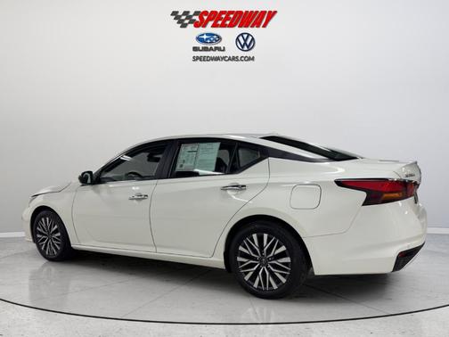 Glacier White 2025 Nissan Altima SV