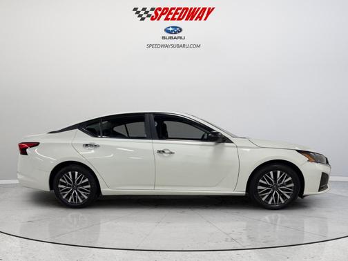 Glacier White 2025 Nissan Altima SV