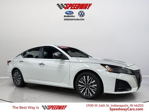 Glacier White 2025 Nissan Altima SV