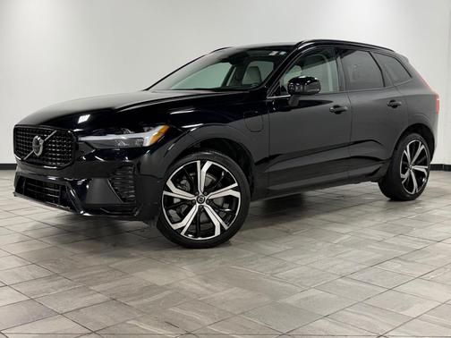 2023 Volvo XC60 Recharge Plug-In Hybrid T8 Ultimate Dark Theme